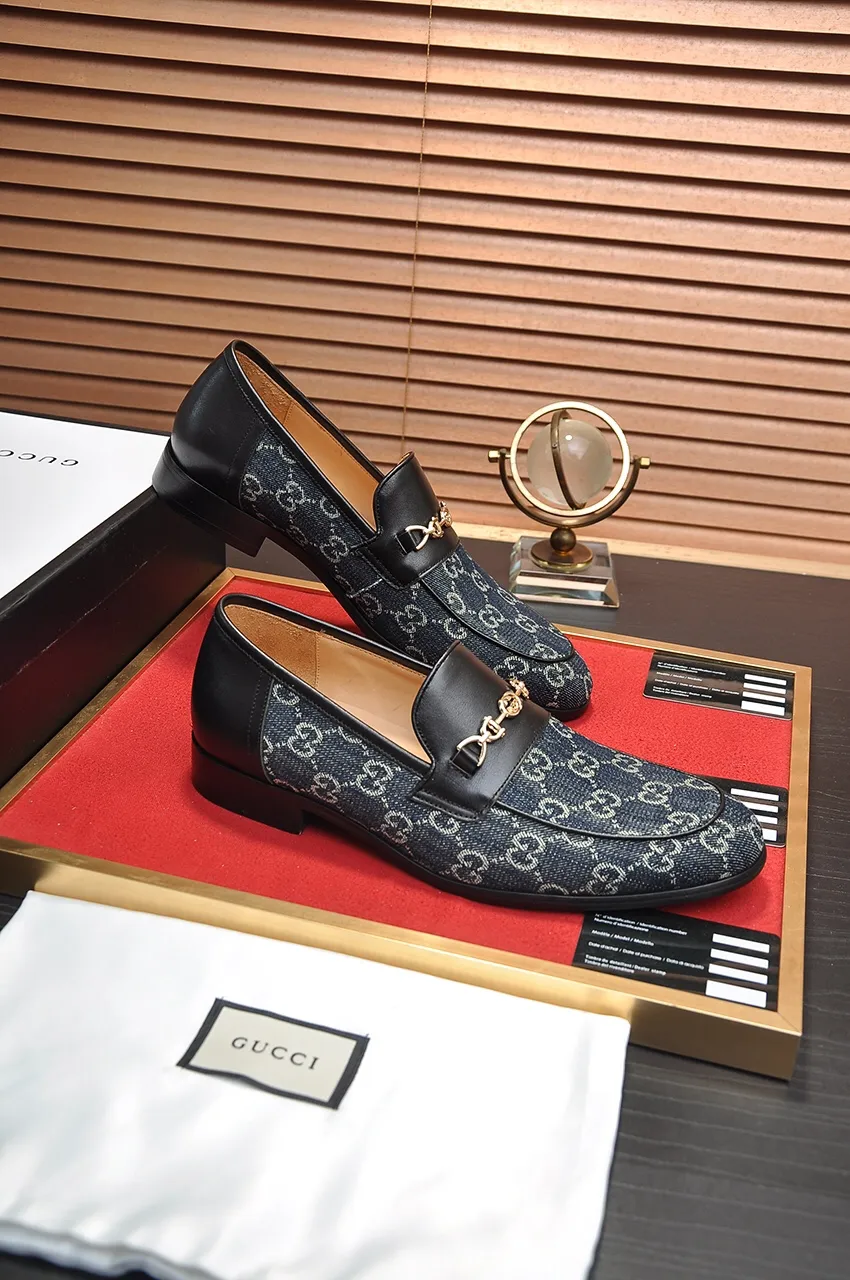 Men's shoes💰500💶Italy's top luxury men's shoe giant (GUCCI) (Gucci) (full cowhide lining) new arrival🍃Original European style🔰 Pleasant to the eye😍In order to make the shoes more durable and non-deformable🌀The production continues to follow traditional methods but there is still no lack of innovation💪Choose original sheepskin for the leather♻️ Smooth and natural And extra bright ⭐Made of imported cowhide, the first choice of rich people 38-45 (45 customized)